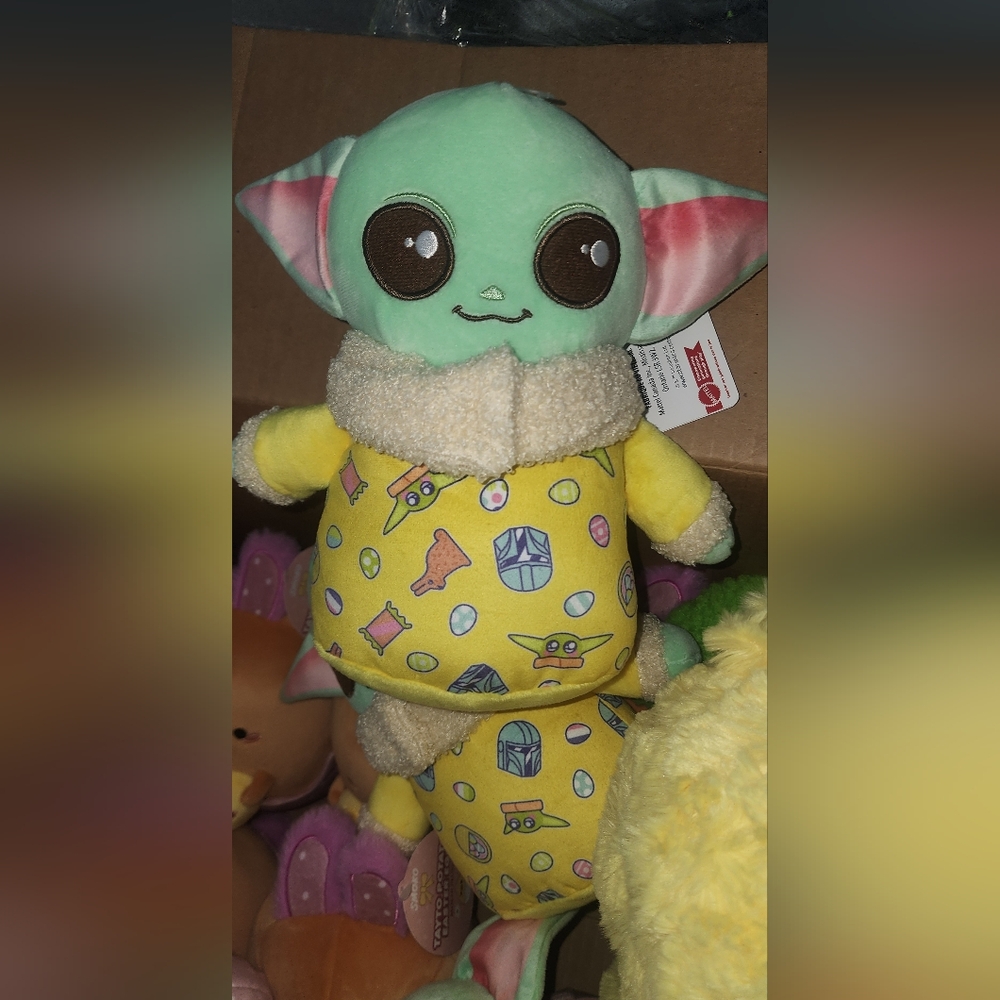 STAR WARS Baby Grogu ( Baby Yoda) Green and Yellow Plush Toy